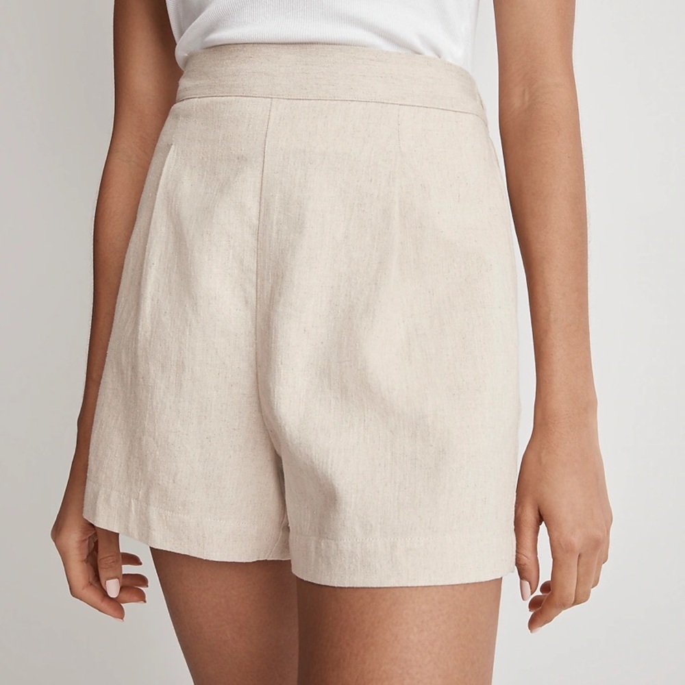 Clean Pull-On Shorts in Linen-Cotton